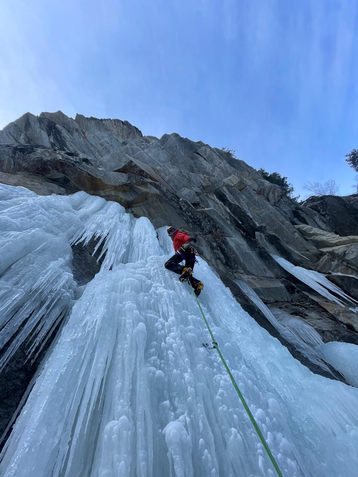 Guide de haute montagne en cascade de glace à Valsavaranche