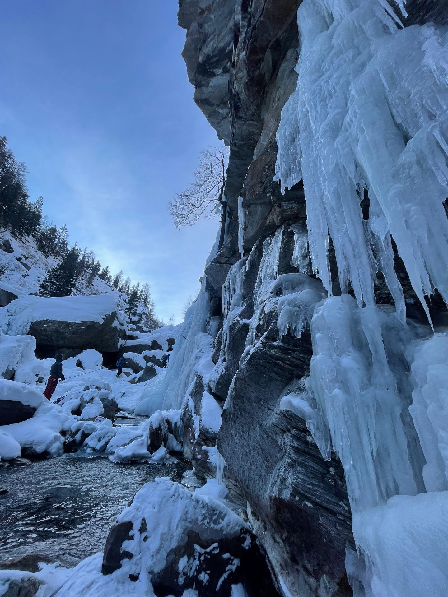 Cascade de glace Alpes - initiation avec guide UIAGM Chamonix
